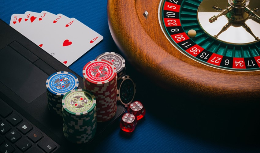 Una banda di scommesse online ha riciclato milioni di lire creando il proprio sistema bancario