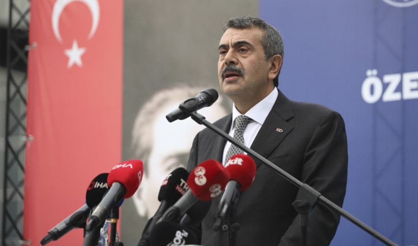 AKP'nin seçim vaadiydi! Bakan Tekin 'mülakat' eleştirisinden şikayetçi oldu