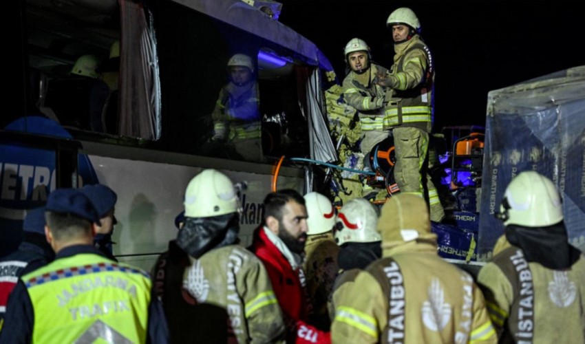 Kuzey Marmara Otoyolu'nda yolcu otobüsü ile TIR çarpıştı: Ölü ve yaralılar var