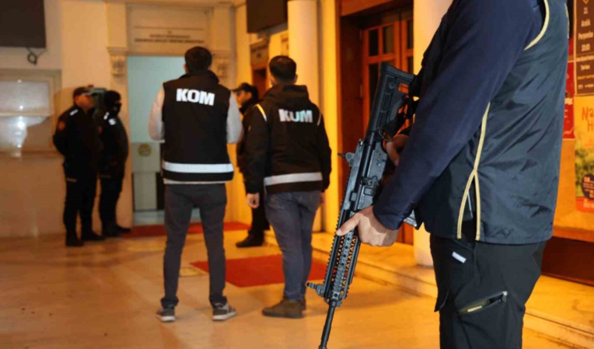 Adana Büyükşehir Belediyesi'nde operasyon: 10 gözaltı