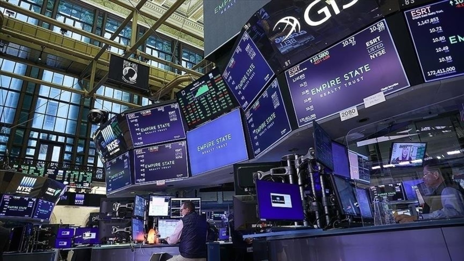 Le dichiarazioni da falco dei funzionari della Fed frenano l'appetito per il rischio