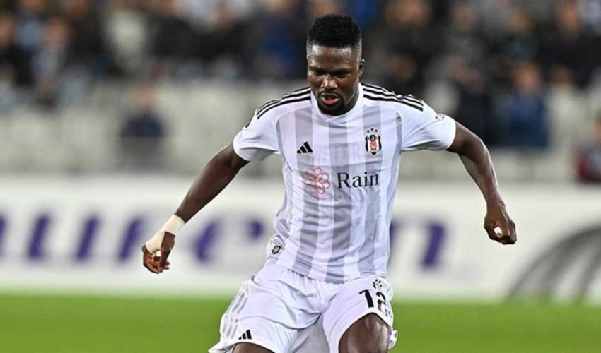 Reazione fischiata dei tifosi del Beşiktaş contro Amartey!