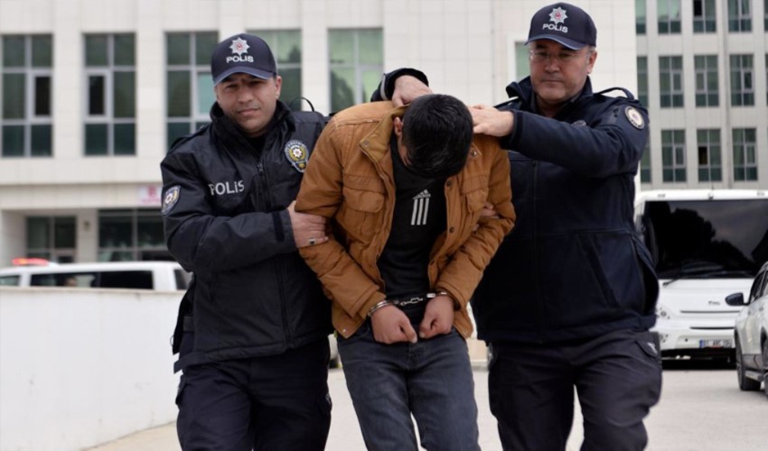 Adana'da bir kişi evde hazırladığı bombayı polise teslim etti