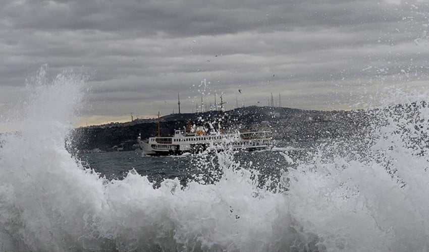 İstanbul'da fırtına nedeniyle bazı vapur seferleri yapılamıyor