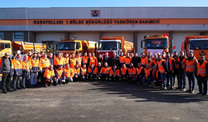 İstanbul Valisi Davut Gül karla mücadele ekiplerini ziyaret etti