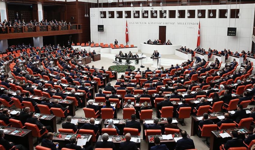 La Grande Assemblea Nazionale Turca sospende i lavori