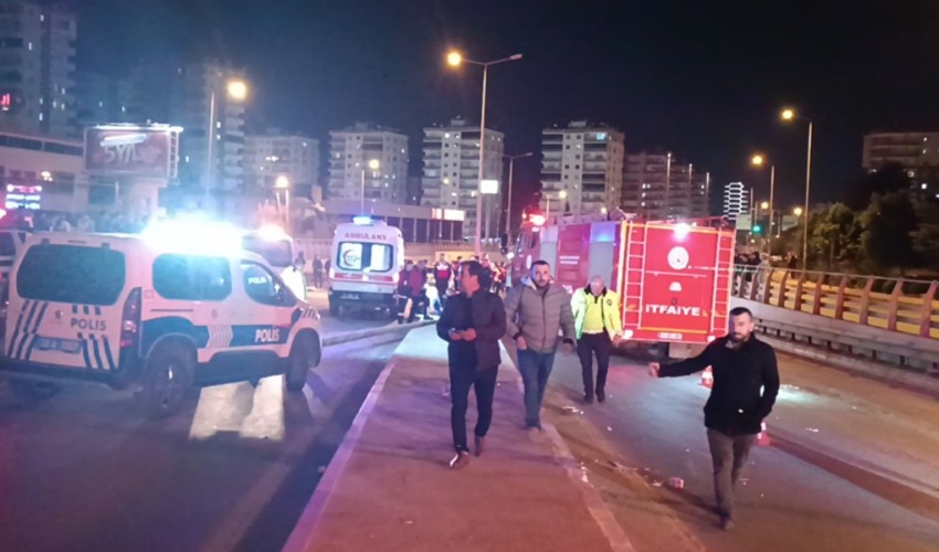 Bir zincirleme kaza da Mersin'de: 2 ölü 6 yaralı