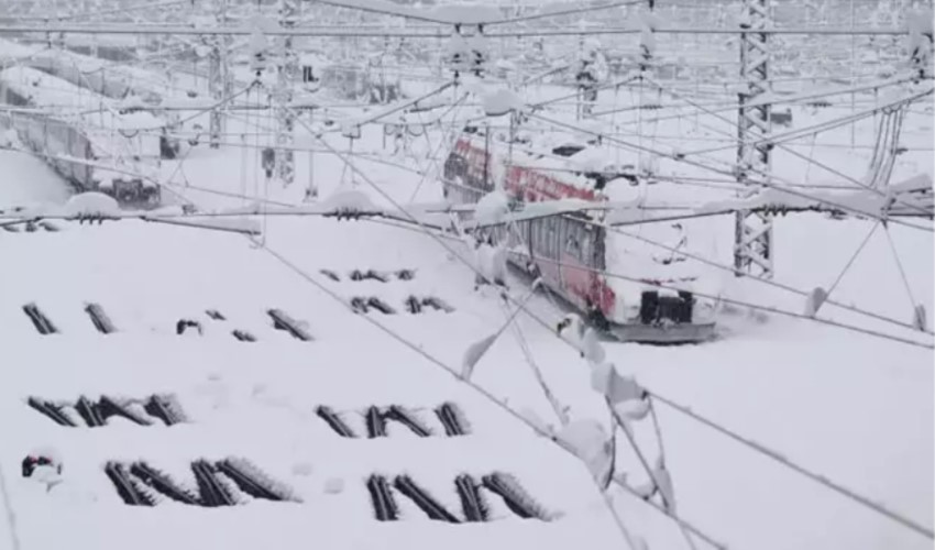 La neve paralizza la vita in Germania