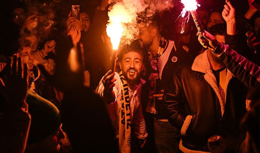 Taraftarlardan coşkulu karşılama: Fenerbahçe’yi taşıyan uçak, Sabiha Gökçen’e indi!