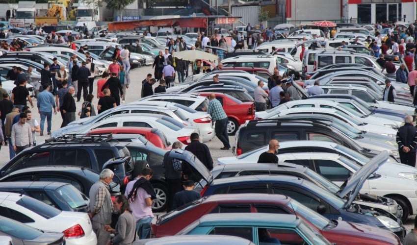 İkinci el araçların sıfır araç fiyatı üzerinde satılamaması uygulamalarının süresi 6 ay uzatıldı