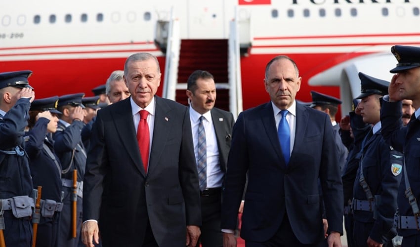 Erdoğan Atina'ya indi Miçotakis karşılamaya gelmedi: 'Dikkat çeken kravat detayı'