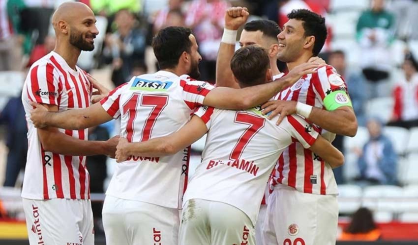 L'Antalyaspor riesce a vincere in 10 uomini!