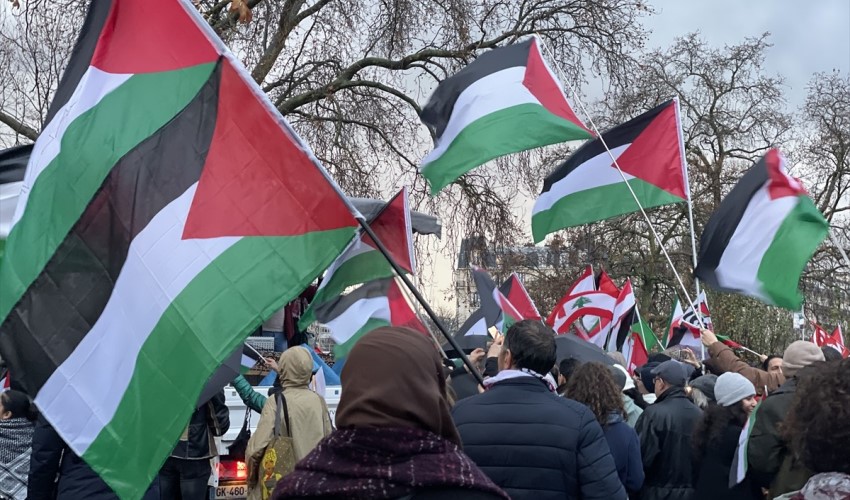 Paris'te Gazze'de ateşkes yürüyüşü