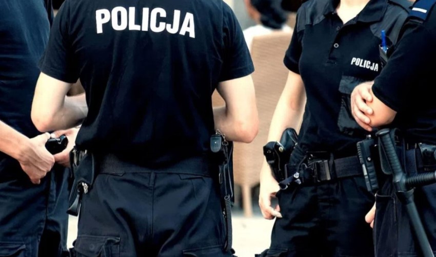 Polonia, la polizia arresta l'ex ministro dell'Interno e il suo vice
