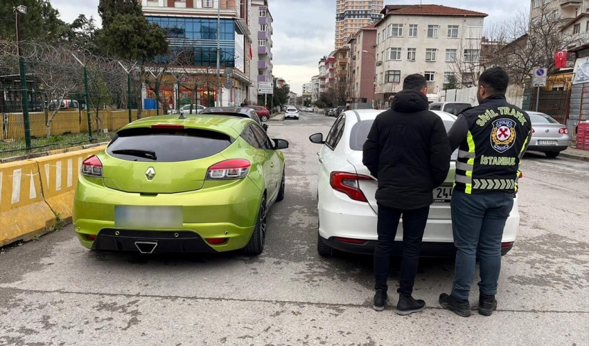 İstanbul Kartal'da trafiği birbirine katan sürücü cezadan kurtulamadı