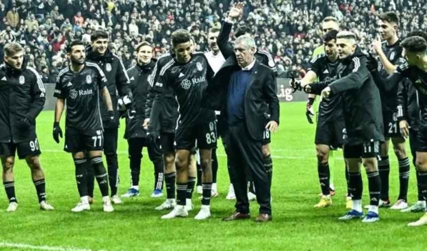 Fernando Santos guida il coro dei tifosi del Beşiktaş dopo la partita!