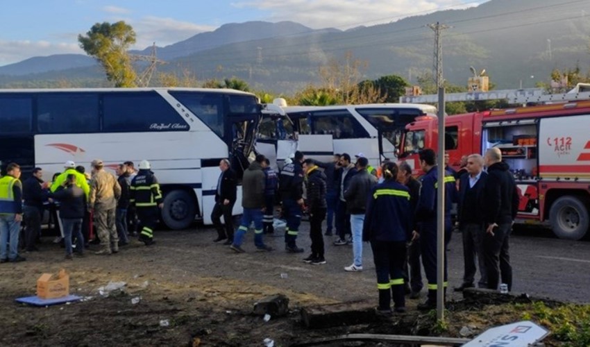Scontro tra due bus di lavoratori a Hatay! Molti i feriti...
