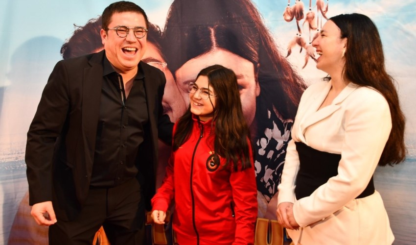 İbrahim Büyükak ve Yasemin Sakallıoğlu başrolde: 'Mutluyuz' filminin Avrupa turnesi tamamlandı