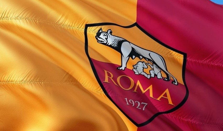 Roma’da Jose Mourinho'dan boşalan teknik direktörlük görevine Daniele De Rossi getirildi