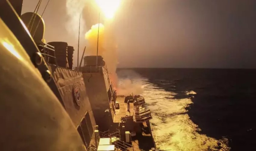 ABD, Yemen'de Husilerin 2 gemi savar füzelerini vurdu
