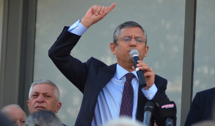 Proposta di legge del CHP per la pensione minima! Özgür Özel annuncia la cifra