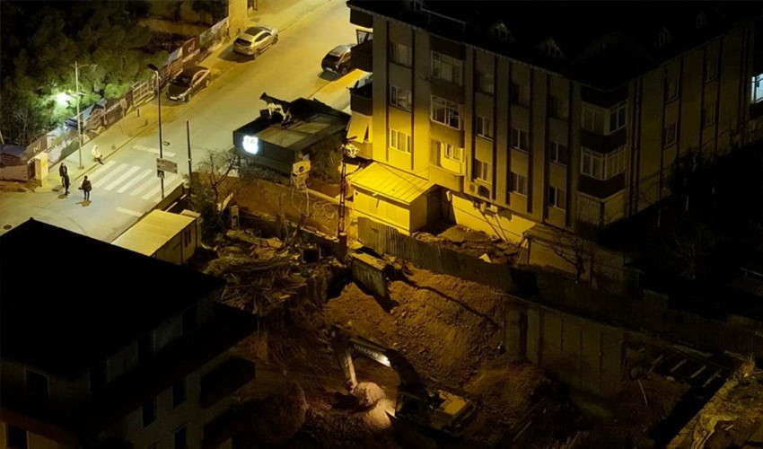 Crolla un muro di contenimento a Üsküdar: edificio evacuato