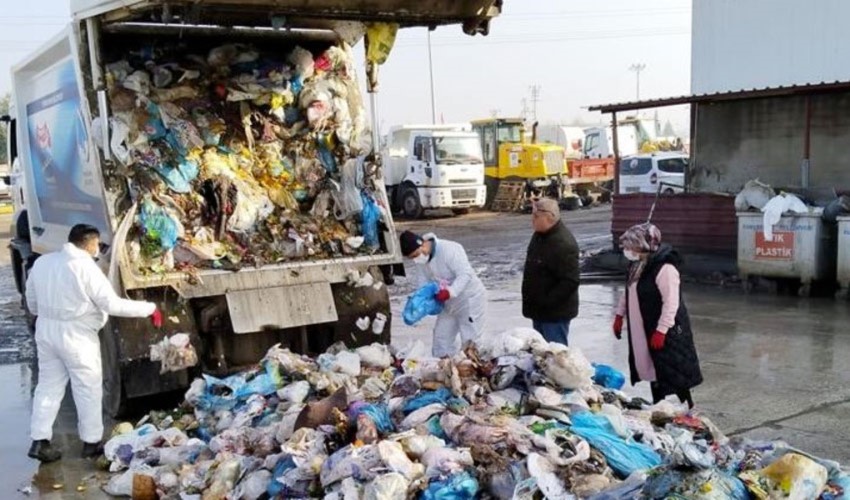 Ha gettato per errore nella spazzatura oro per un valore di 40 mila lire