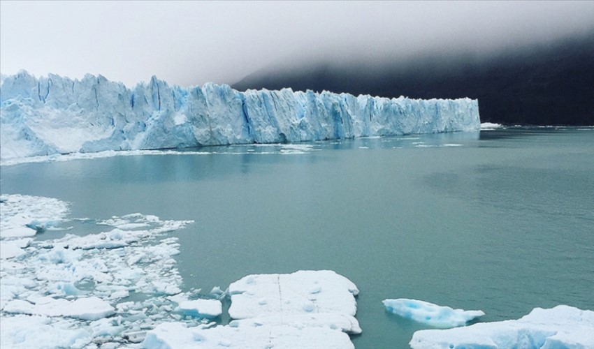 Dünyanın en büyük buzdağı, Antarktika'da sürükleniyor