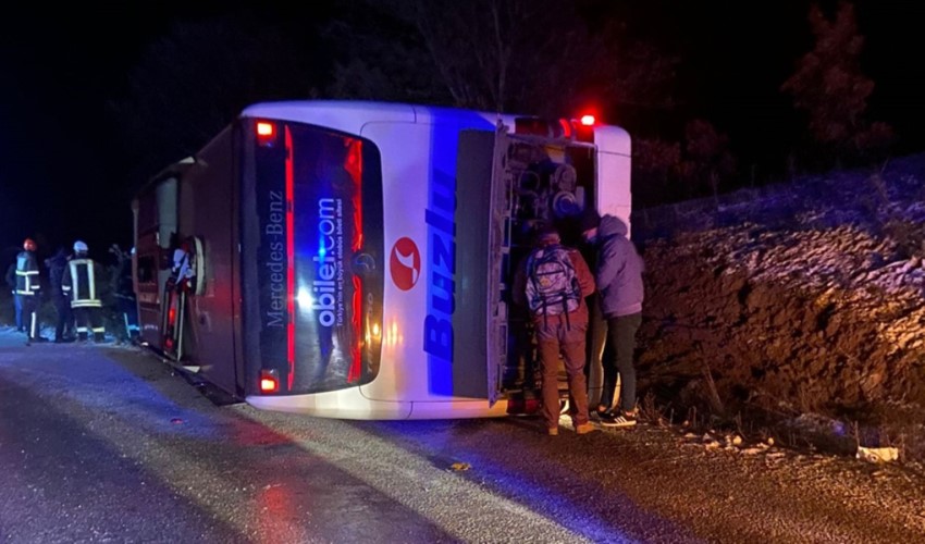Kütahya'da yolcu otobüsü devrildi: 18 kişi yaralandı