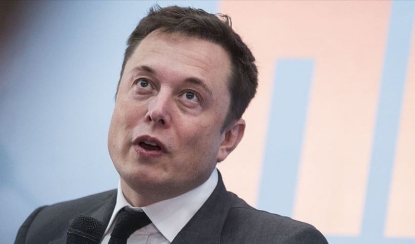 Elon Musk'tan Tesla çalışanlarına: Fabrikada uyuyun