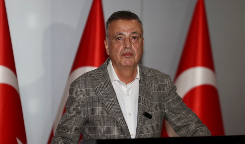 Battal İlgezdi CHP'den istifası ardından belediye binasında konuştu