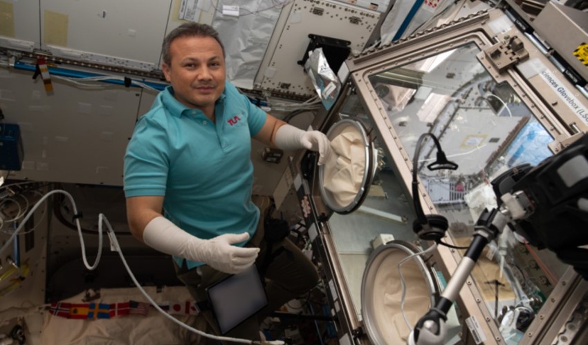 Astronot Alper Gezeravcı, 'gMetal' deneyini yaptı