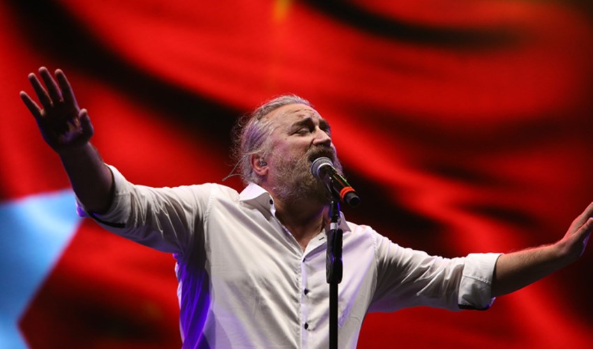 Volkan Konak: 'Vefasız ve sevgisiz bu siyaset korosunda artık şarkı söylemeyeceğim'