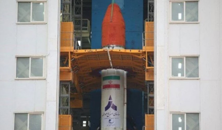 İran, uzaya aynı anda 3 uydu gönderdi