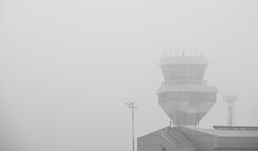 İzmir'de sis etkili oluyor: Uçuşlarda iptal ve gecikmeler