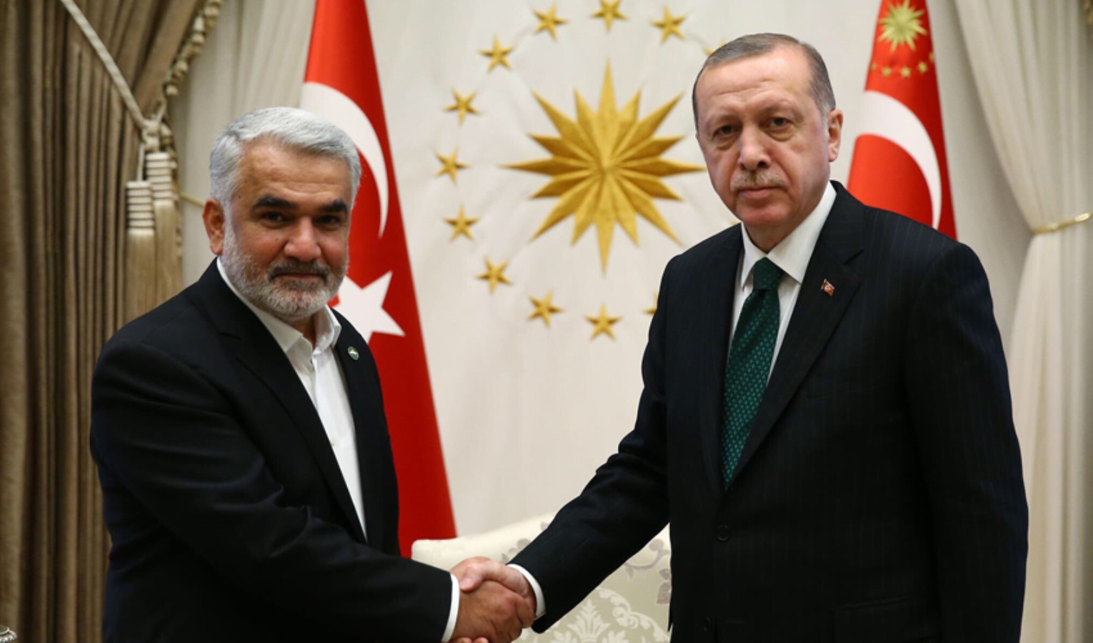 Zekeriya Yapıcıoğlu ve Cumhurbaşkanı Recep Tayyip Erdoğan’ın tokalaştığı bir görüşme fotoğrafı.