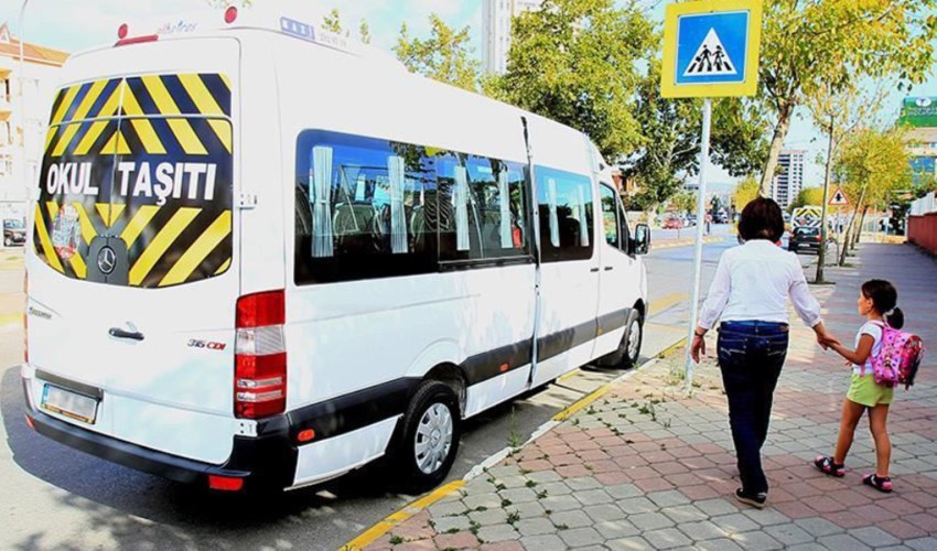 Servis aracını çocuklar ve hostes içindeyken kaçırdı