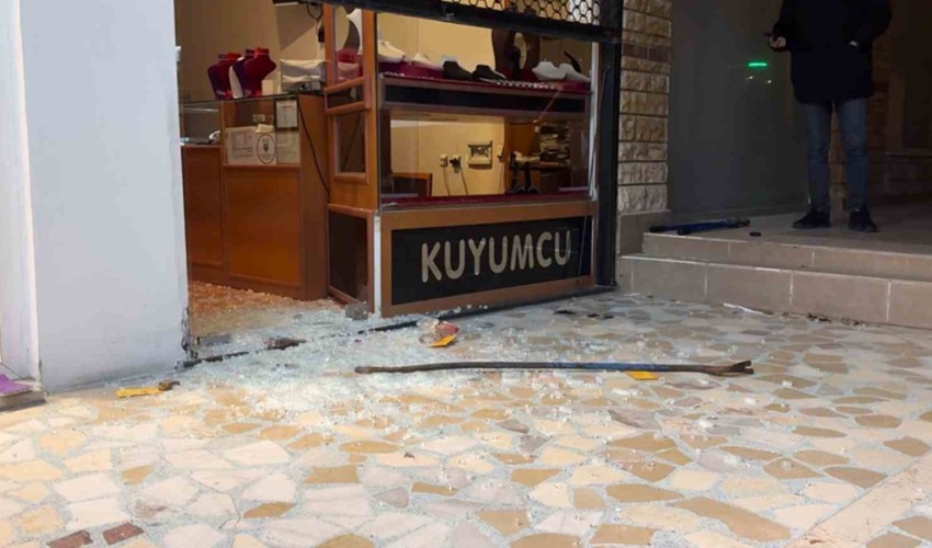 Bursa'da sabaha karşı kuyumcu soygunu! 500 bin lira değerindeki altınları çaldılar