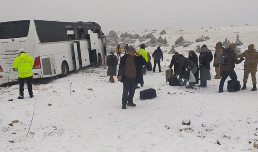 Kars'ta feci kaza! Yolcu otobüsü kontrolden çıktı: Ölü ve yaralılar var