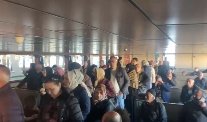 Eminönü- Üsküdar vapurunda yolcular mahsur kaldı