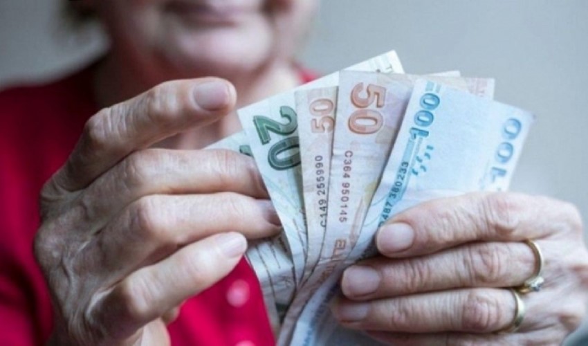 La gestione economica ha elaborato diverse alternative per l'aumento delle pensioni SSK e Bağ-Kur! Saranno presentate a Erdoğan...