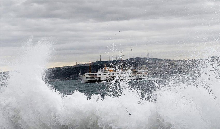 İstanbul'da deniz ulaşımına hava muhalefeti engeli: Bazı vapur seferleri iptal edildi