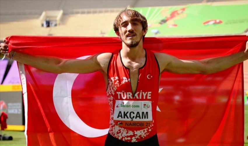 Milli atlet Berke Akçam 300 metrede rekora koştu