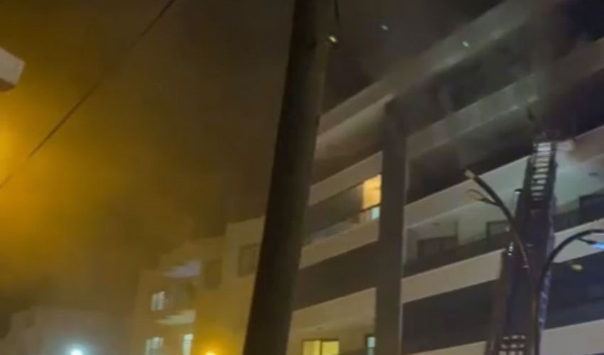 Chiude moglie e figlio in una stanza e dà fuoco alla casa