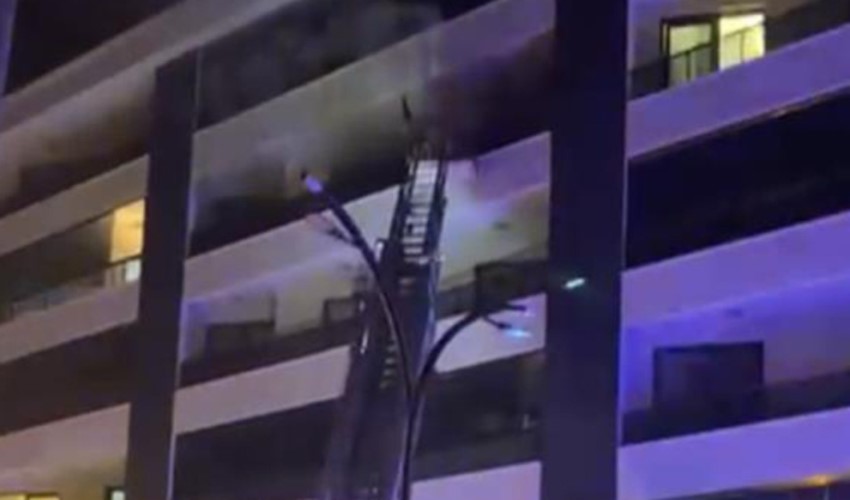 Padre chiude moglie e figlio in una stanza e dà fuoco alla casa!