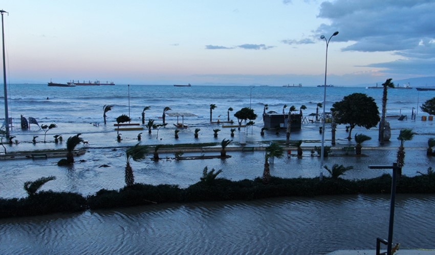 Deprem kenti Hatay'ı kar yağışı ve deniz taşkınları bekliyor