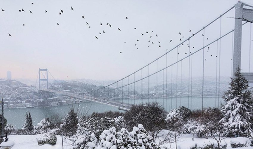 İstanbul'da kar yağışı başladı! Sıcaklıklar 10 derece birden düştü