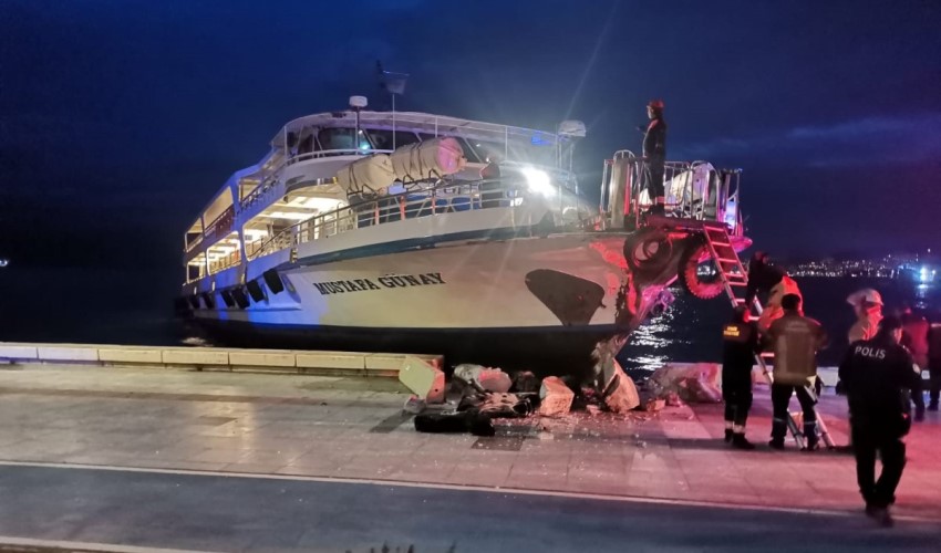 İzmir'de kaptanı rahatsızlanan vapur rotadan çıkarak karaya vurdu