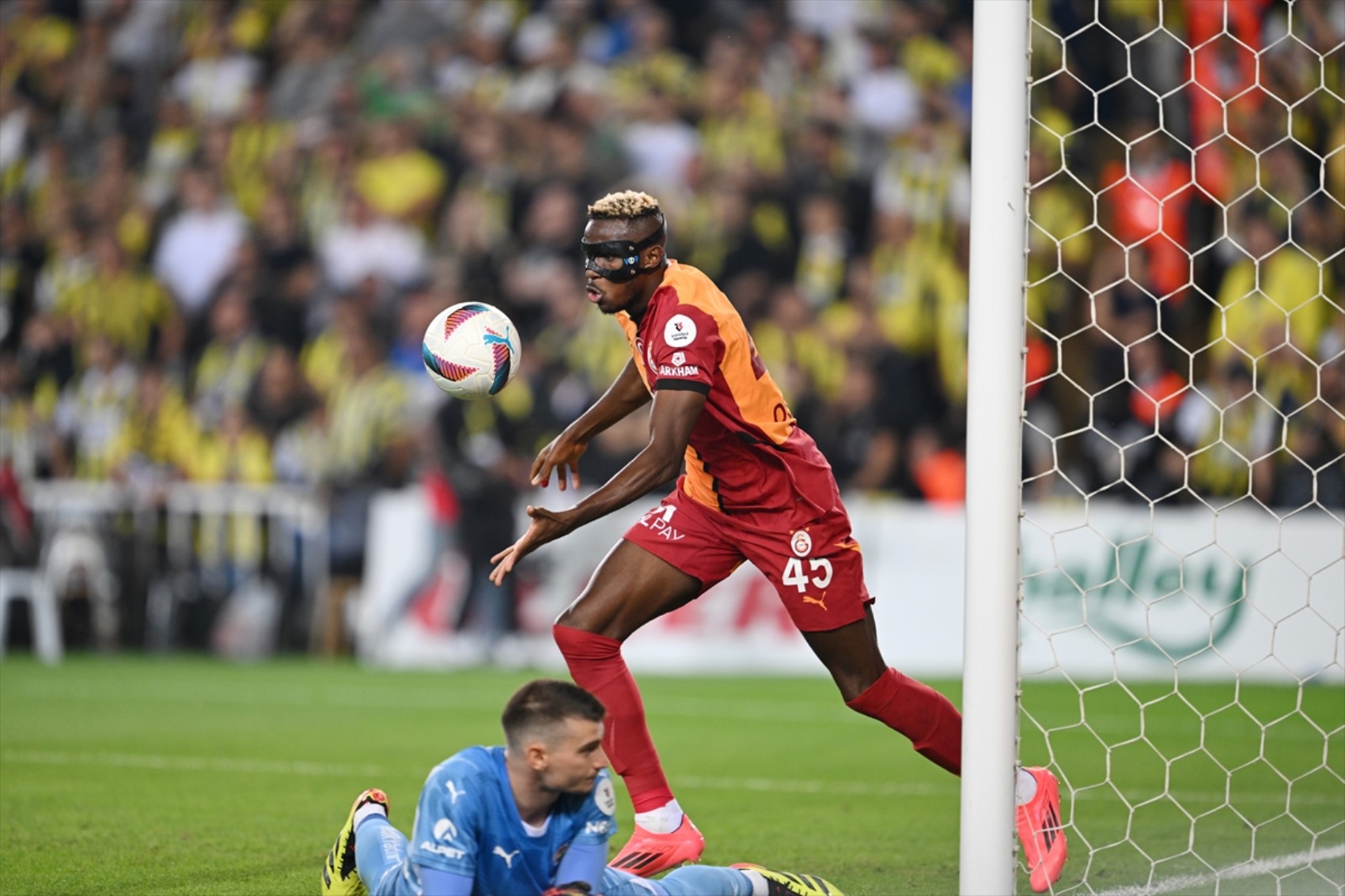 Galatasaraylı Osimhen'den dikkat çeken Fenerbahçe itirafı