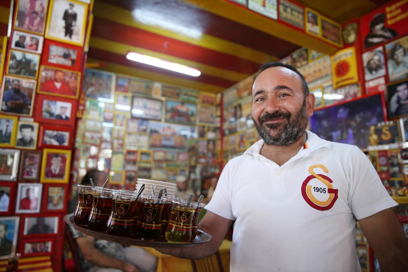 Cimbom kazandığında çaylar bedava: Bu kahvehanede Galatasaray'ı eleştirmek ve Fenerbahçe forması ‘yasak’